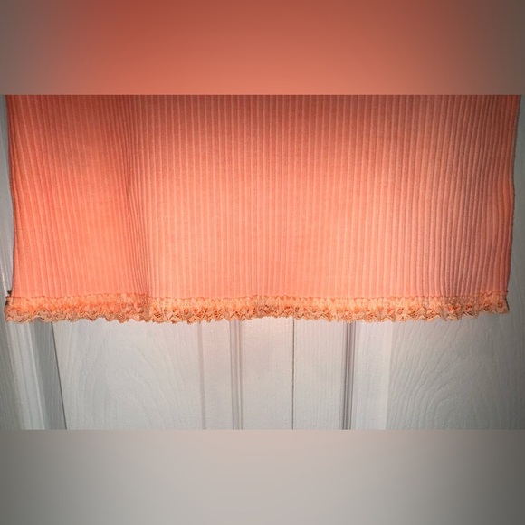 Easel lace trim ribbed top. Size Large. GUC - Picture 4 of 11